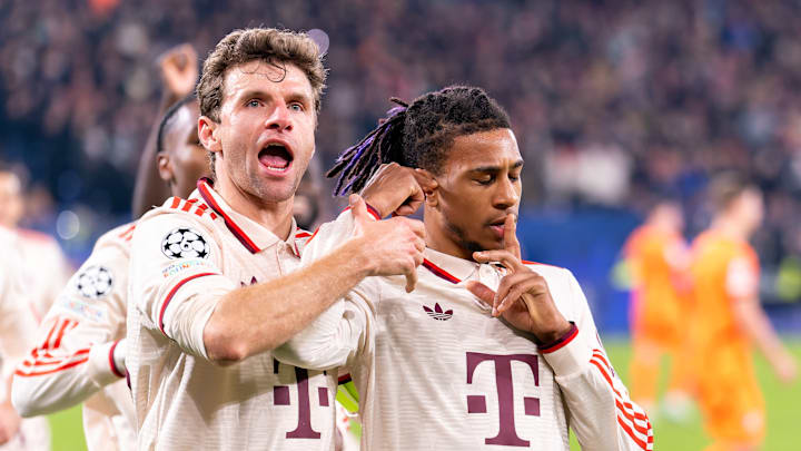 Thomas Müller (l.) & Michael Olise Thomas Müller (l.) & Michael Olise