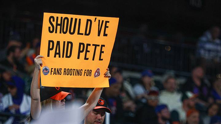 New York Mets fans show support for Baltimore Orioles first baseman Pete Alonso