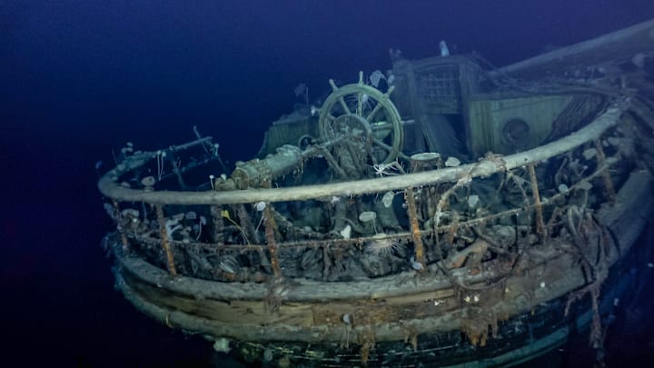 The still-intact wheel of Shackleton's ill-fated vessel. 