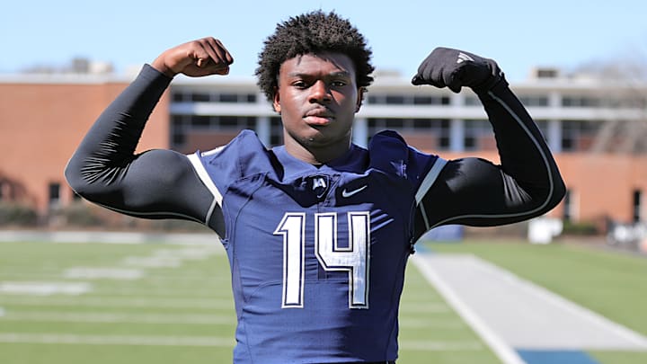 TJ White signs with Tennessee football. TJ White signs with Tennessee football.