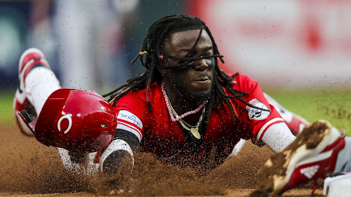 Apr 20, 2024; Cincinnati, Ohio, USA; Cincinnati Reds shortstop Elly De La Cruz (44) attempts to Apr 20, 2024; Cincinnati, Ohio, USA; Cincinnati Reds shortstop Elly De La Cruz (44) attempts to