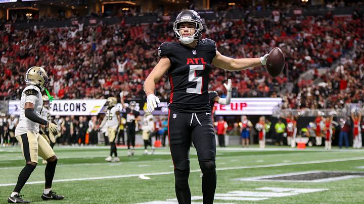 Jan 4, 2026; Atlanta, Georgia, USA; Atlanta Falcons wide receiver Drake London (5) celebrates after a touchdown catch against the New Orleans Saints in the first quarter at Mercedes-Benz Stadium. Mandatory Credit: Brett Davis-Imagn Images Jan 4, 2026; Atlanta, Georgia, USA; Atlanta Falcons wide receiver Drake London (5) celebrates after a touchdown catch against the New Orleans Saints in the first quarter at Mercedes-Benz Stadium. Mandatory Credit: Brett Davis-Imagn Images