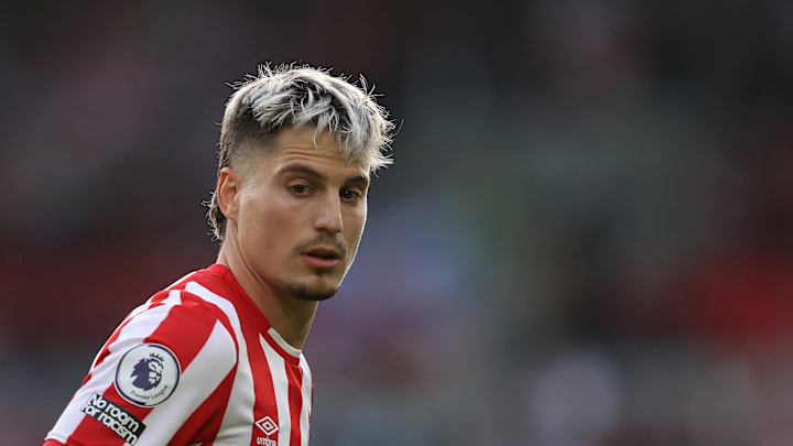 Brentford FC v Wolverhampton Wanderers - Premier League