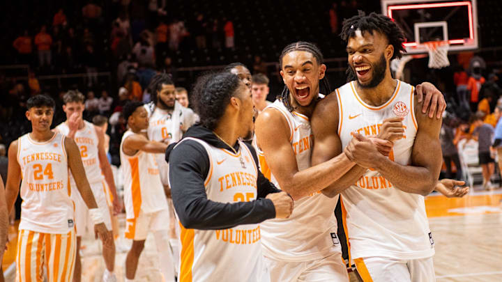 Tennessee guard Zakai Zeigler (5), guard Freddie Dilione V (1) and Tguard Josiah-Jordan James (30)
