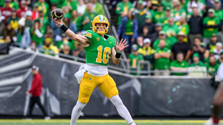 Oct 21, 2023; Eugene, Oregon, USA; Oregon Ducks quarterback Bo Nix (10) throws a pass during the