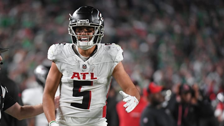 Sep 16, 2024; Philadelphia, Pennsylvania, USA; Atlanta Falcons wide receiver Drake London (5) celebrates his touchdown catch late in the fourth quarter against the Philadelphia Eagles at Lincoln Financial Field. Mandatory Credit: Eric Hartline-Imagn Images