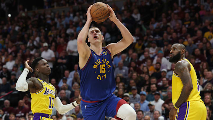 Nikola Jokic ha superado a LeBron James en varios rubros de la NBA