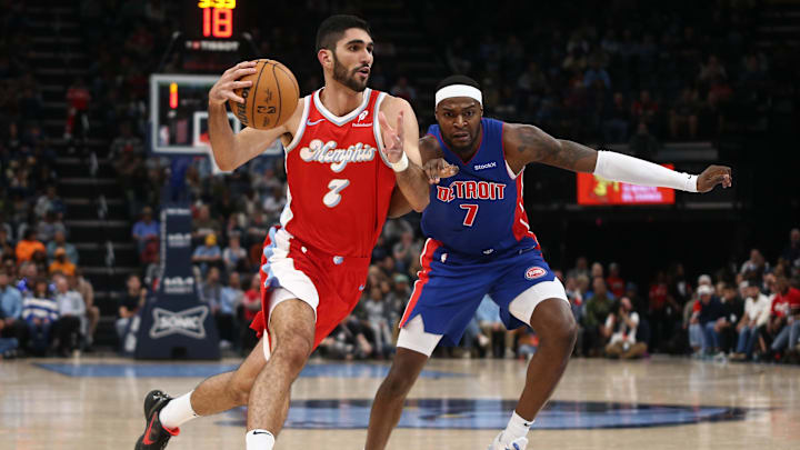 Nov 27, 2024; Memphis, Tennessee, USA; Memphis Grizzlies forward Santi Aldama (7) drives to the basket as Detroit Pistons forward Paul Reed (7) defends during the third quarter at FedExForum. Mandatory Credit: Petre Thomas-Imagn Images Nov 27, 2024; Memphis, Tennessee, USA; Memphis Grizzlies forward Santi Aldama (7) drives to the basket as Detroit Pistons forward Paul Reed (7) defends during the third quarter at FedExForum. Mandatory Credit: Petre Thomas-Imagn Images