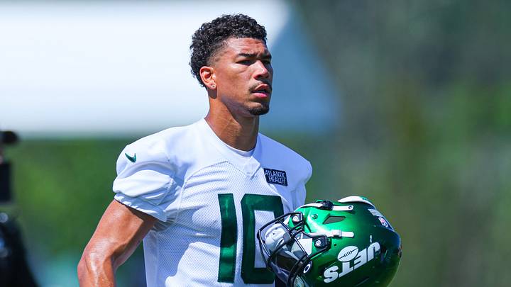 Jul 22, 2023; Florham Park, NJ, USA; New York Jets wide receiver Allen Lazard (10) during the New York Jets Training Camp at Atlantic Health Jets Training Center. Mandatory Credit: Vincent Carchietta-USA TODAY Sports Jul 22, 2023; Florham Park, NJ, USA; New York Jets wide receiver Allen Lazard (10) during the New York Jets Training Camp at Atlantic Health Jets Training Center. Mandatory Credit: Vincent Carchietta-USA TODAY Sports