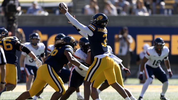 Cal quarterback Jaron-Keawe Sagapolutele (3) extends for an errant snap during the second quarter against the Virginia Cavaliers