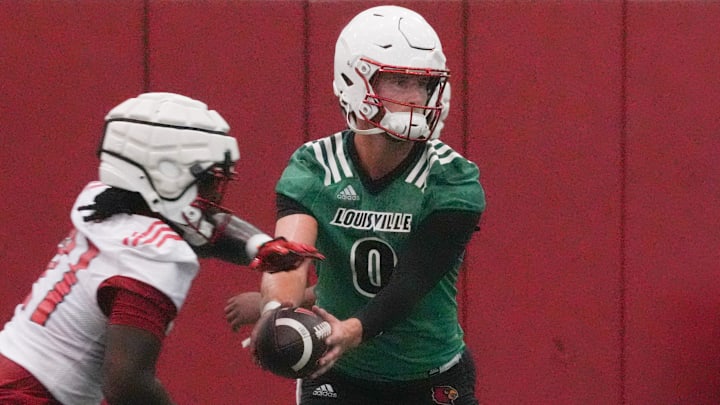 Louisville’s Tyler Shough, the starting quarterback, handed the ball off to Donald Chaney during one of the plays at the first practice of the year.
July 31, 2024