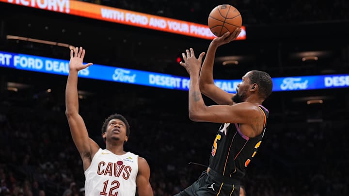 Mar 21, 2025; Phoenix, Arizona, USA; Phoenix Suns forward Kevin Durant (35) shoots against Cleveland Cavaliers forward De'Andre Hunter (12) during the second half at Footprint Center. Mandatory Credit: Joe Camporeale-Imagn Images Mar 21, 2025; Phoenix, Arizona, USA; Phoenix Suns forward Kevin Durant (35) shoots against Cleveland Cavaliers forward De'Andre Hunter (12) during the second half at Footprint Center. Mandatory Credit: Joe Camporeale-Imagn Images