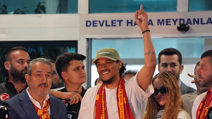 Leroy Sané bei seiner Ankunft in Istanbul Leroy Sané bei seiner Ankunft in Istanbul