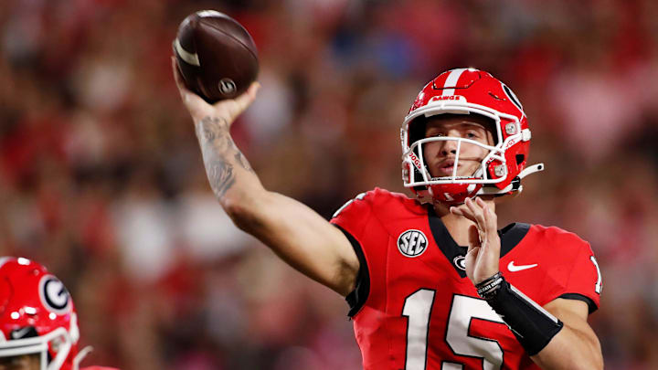 Georgia quarterback Carson Beck (15) throws a touchdown pass to Georgia wide receiver Rara Thomas
