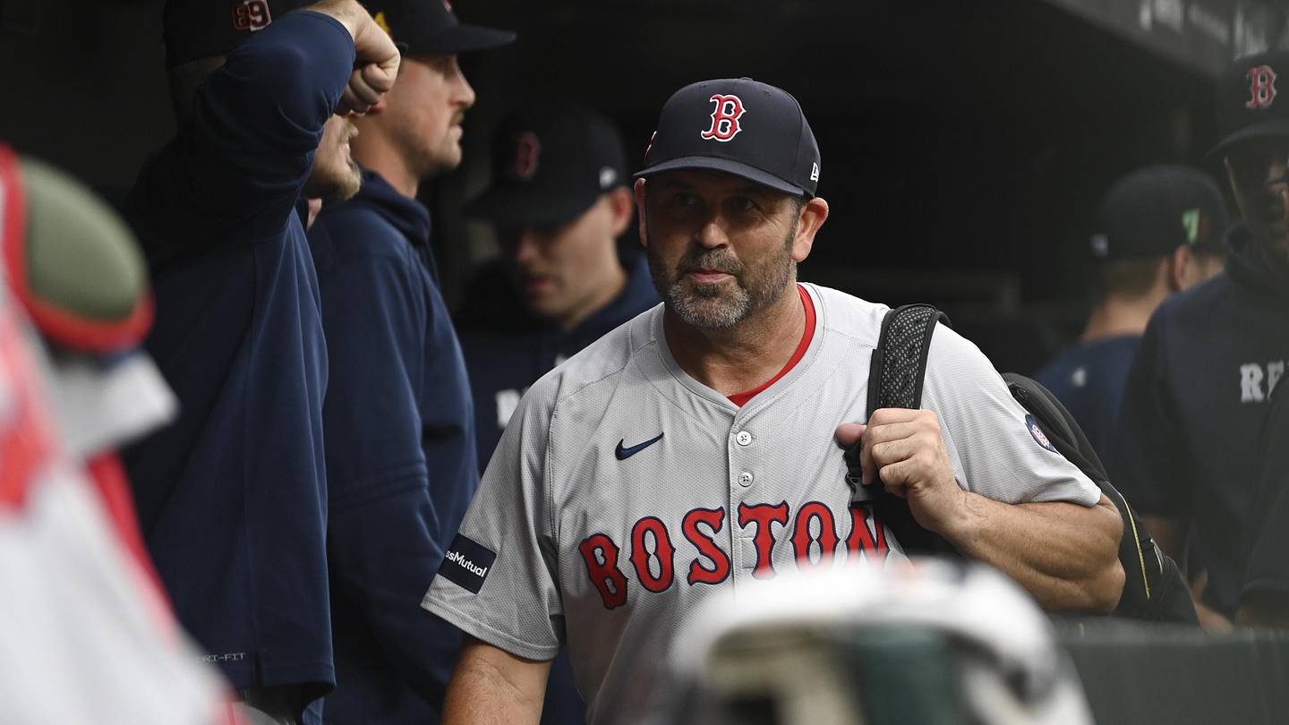 Jason Varitek's wife takes shot at Craig Breslow over husband's Red Sox dismissal
