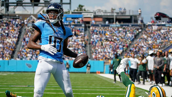 Tennessee Titans wide receiver DeAndre Hopkins (10) scores a touchdown past Green Bay Packers cornerback Eric Stokes (21) and safety Xavier McKinney (29) during the third quarter at Nissan Stadium in Nashville, Tenn., Sunday, Sept. 22, 2024.