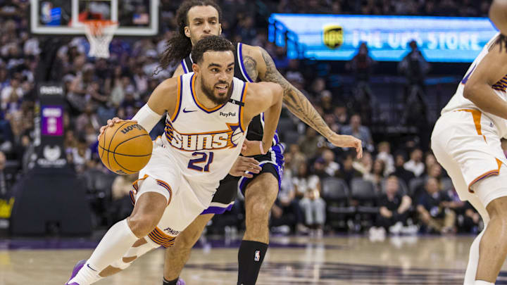 Apr 13, 2025; Sacramento, California, USA;  Phoenix Suns guard Tyus Jones (21) drives to the basket against the Sacramento Kings during the third quarter at Golden 1 Center. Mandatory Credit: John Hefti-Imagn Images