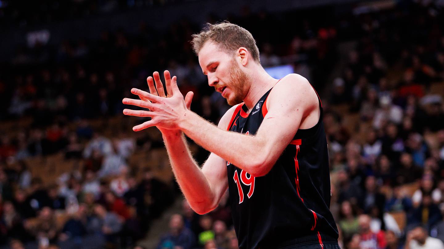 Suns Revamp Center Rotation Amid Contract Negotiation Pressure