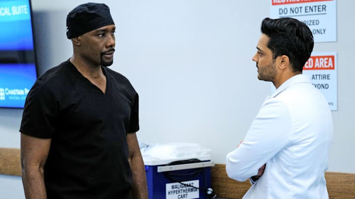 THE RESIDENT: L-R: Morris Chestnut and Manish Dayal in the "Hope in the Unseen" episode of THE RESIDENT airing Tuesday, May 4 (8:00-9:01 PM ET/PT) on FOX. ©2021 Fox Media LLC Cr: Guy D'Alema/FOX