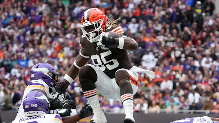 Oct 5, 2025; Tottenham, United Kingdom; Cleveland Browns tight end David Njoku (85) leaps over Minnesota Vikings linebacker Ivan Pace Jr. (0) during the third quarter of an NFL International Series game at Tottenham Hotspur Stadium. Mandatory Credit: Kirby Lee-Imagn Images