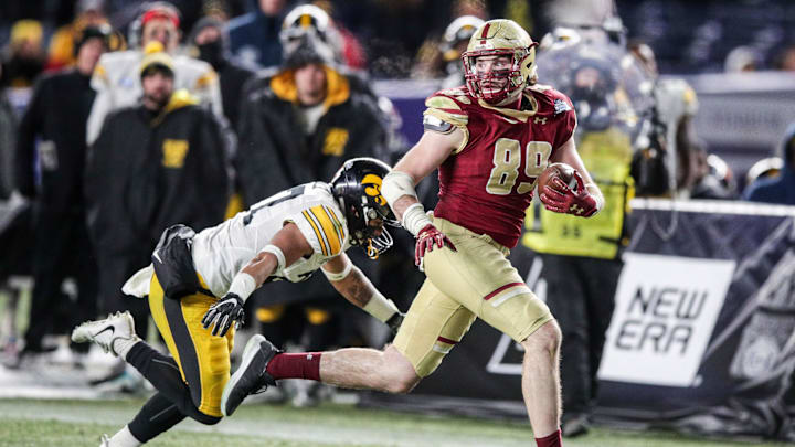 Dec 27, 2017; Bronx, NY, USA; Boston College Eagles tight end Tommy Sweeney (89) runs after the catch as Iowa Hawkeyes defensive back Amani Hooker (27) pursues during the second half of the 2017 Pinstripe Bowl at Yankee Stadium. Mandatory Credit: Vincent Carchietta-Imagn Images Dec 27, 2017; Bronx, NY, USA; Boston College Eagles tight end Tommy Sweeney (89) runs after the catch as Iowa Hawkeyes defensive back Amani Hooker (27) pursues during the second half of the 2017 Pinstripe Bowl at Yankee Stadium. Mandatory Credit: Vincent Carchietta-Imagn Images