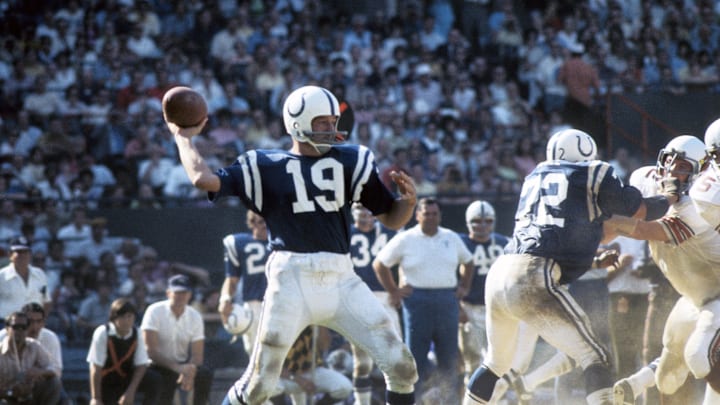 Sep 17, 1972; Baltimore, MD, USA; FILE PHOTO;  Baltimore Colts quarterback Johnny Unitas (19)