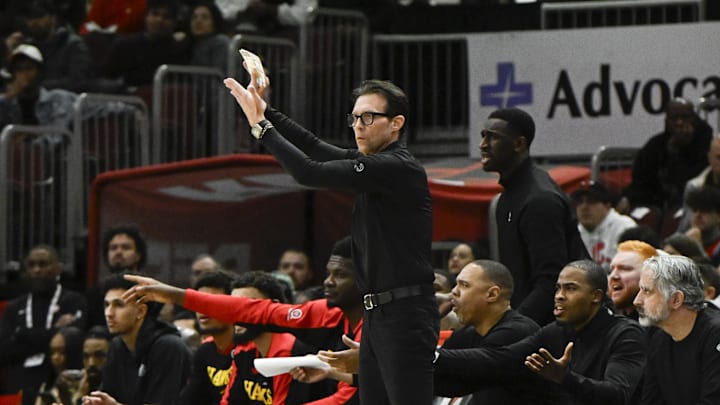 Jan 15, 2025; Chicago, Illinois, USA; Atlanta Hawks head coach Quin Snyder directs the team against the Chicago Bulls during the first half at the United Center. Mandatory Credit: Matt Marton-Imagn Images Jan 15, 2025; Chicago, Illinois, USA; Atlanta Hawks head coach Quin Snyder directs the team against the Chicago Bulls during the first half at the United Center. Mandatory Credit: Matt Marton-Imagn Images