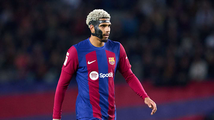 Barcelona defender Ronald Araujo will not leave in January despite strong interest from Bayern Munich.