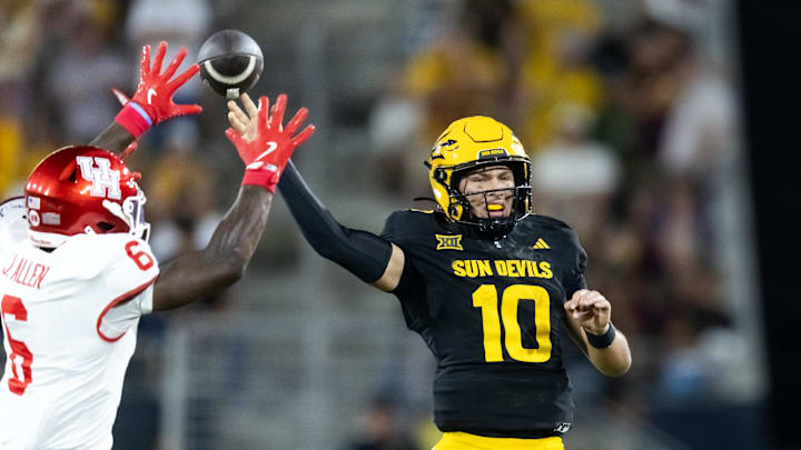Oct 25, 2025; Tempe, Arizona, USA; Arizona State Sun Devils quarterback Sam Leavitt (10) against the Houston Cougars in the second half at Mountain America Stadium. Mandatory Credit: Mark J. Rebilas-Imagn Images Oct 25, 2025; Tempe, Arizona, USA; Arizona State Sun Devils quarterback Sam Leavitt (10) against the Houston Cougars in the second half at Mountain America Stadium. Mandatory Credit: Mark J. Rebilas-Imagn Images