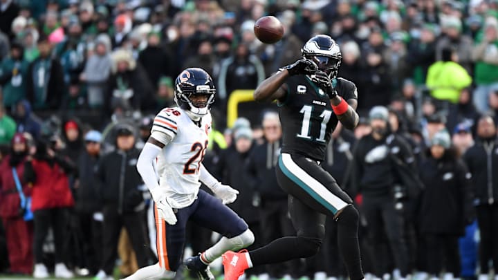 Nov 28, 2025; Philadelphia, Pennsylvania, USA; Philadelphia Eagles wide receiver A.J. Brown (11) makes a reception defended by Chicago Bears cornerback Nahshon Wright (26) during the second quarter of the game at Lincoln Financial Field. Mandatory Credit: Eric Hartline-Imagn Images Nov 28, 2025; Philadelphia, Pennsylvania, USA; Philadelphia Eagles wide receiver A.J. Brown (11) makes a reception defended by Chicago Bears cornerback Nahshon Wright (26) during the second quarter of the game at Lincoln Financial Field. Mandatory Credit: Eric Hartline-Imagn Images