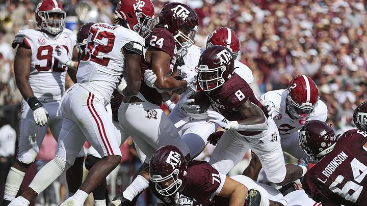 Texas A&M Aggies running back Le'Veon Moss (8) scores a touchdown during the second quarter against the Alabama Crimson Tide at Kyle Field. Texas A&M Aggies running back Le'Veon Moss (8) scores a touchdown during the second quarter against the Alabama Crimson Tide at Kyle Field.