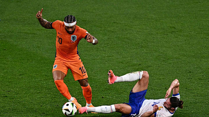 TOPSHOT-FBL-EURO-2024-MATCH20-NED-FRA - Rabiot and Depay tussle for the ball during the Euros 