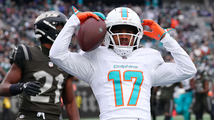 Miami Dolphins wide receiver Jaylen Waddle (17) reacts after making a catch for a touchdown against the New York Jets during the first half at MetLife Stadium in the 2025 season. Miami Dolphins wide receiver Jaylen Waddle (17) reacts after making a catch for a touchdown against the New York Jets during the first half at MetLife Stadium in the 2025 season.