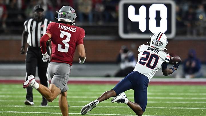 Sep 26, 2026; Pullman, Washington, USA; Arizona Wildcats wide receiver Caleb Smith (20) makes the over the shoulder catch against Washington State Cougars safety Jaylen Thomas (3) during the second half at Gesa Field at Martin Stadium. Arizona Wildcats won 34-24. Sep 26, 2026; Pullman, Washington, USA; Arizona Wildcats wide receiver Caleb Smith (20) makes the over the shoulder catch against Washington State Cougars safety Jaylen Thomas (3) during the second half at Gesa Field at Martin Stadium. Arizona Wildcats won 34-24.