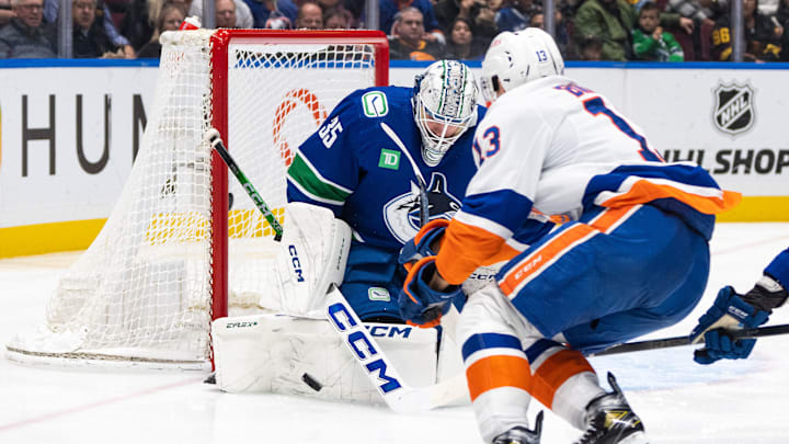 NHL: NOV 15 Islanders at Canucks