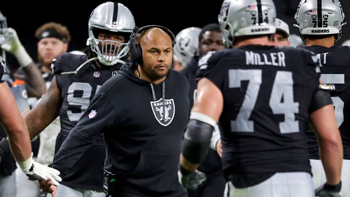 Las Vegas Raiders HC Antonio Pierce.