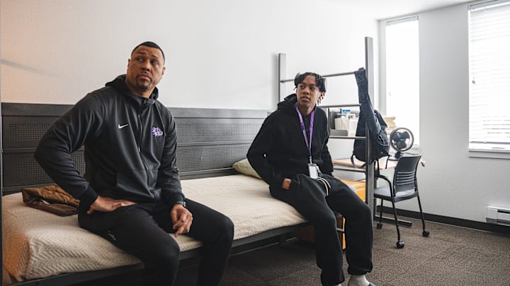 Brandon Roy Sr. and Jr. on move-in day at the UW. Brandon Roy Sr. and Jr. on move-in day at the UW.