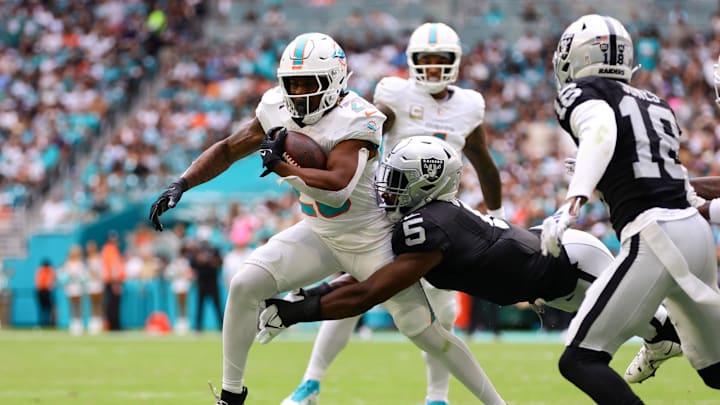 Nov 17, 2024; Miami Gardens, Florida, USA; Miami Dolphins running back Jaylen Wright (25) runs with the football past Las Vegas Raiders linebacker Divine Deablo (5) during the third quarter at Hard Rock Stadium. Mandatory Credit: Sam Navarro-Imagn Images Nov 17, 2024; Miami Gardens, Florida, USA; Miami Dolphins running back Jaylen Wright (25) runs with the football past Las Vegas Raiders linebacker Divine Deablo (5) during the third quarter at Hard Rock Stadium. Mandatory Credit: Sam Navarro-Imagn Images