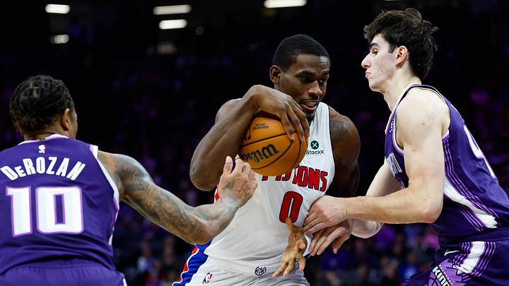 Dec 23, 2025; Sacramento, California, USA; Detroit Pistons center Jalen Duren (0) drives to the basket against Sacramento Kings center Maxime Raynaud (42) during the second quarter at Golden 1 Center. Mandatory Credit: Sergio Estrada-Imagn Images Dec 23, 2025; Sacramento, California, USA; Detroit Pistons center Jalen Duren (0) drives to the basket against Sacramento Kings center Maxime Raynaud (42) during the second quarter at Golden 1 Center. Mandatory Credit: Sergio Estrada-Imagn Images