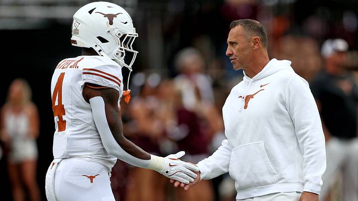 Oct 25, 2025; Starkville, Mississippi, USA; Texas Longhorns head coach Steve Sarkisian (right) talks with Texas Longhorns running back CJ Baxter Jr. (4) during warm ups prior to the game against the Mississippi State Bulldogs at Davis Wade Stadium at Scott Field. Mandatory Credit: Petre Thomas-Imagn Images Oct 25, 2025; Starkville, Mississippi, USA; Texas Longhorns head coach Steve Sarkisian (right) talks with Texas Longhorns running back CJ Baxter Jr. (4) during warm ups prior to the game against the Mississippi State Bulldogs at Davis Wade Stadium at Scott Field. Mandatory Credit: Petre Thomas-Imagn Images