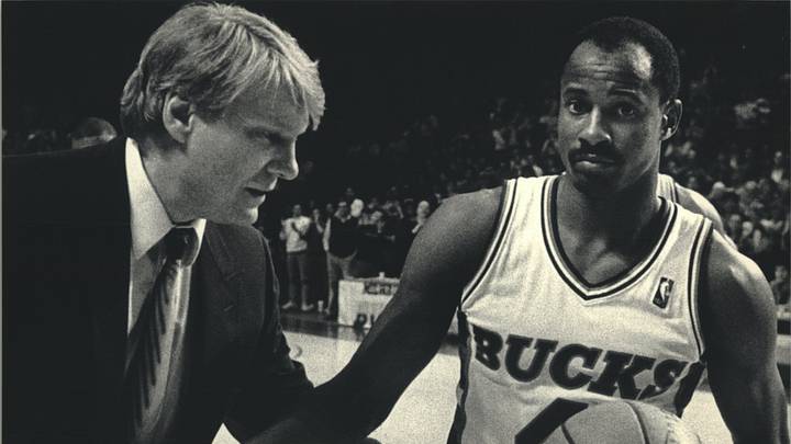 Sidney Moncrief received the game ball after scoring his 10,000th point.
Sidney Moncrief was drafted by the Bucks and spent 10 seasons in Milwaukee. He is shown receiving the game ball from Bucks coach Don Nelson after scoring his 10,000th point in 1987.
1987 Press Photo Milwaukee Bucks Sidney Moncrief Receiving The Game Ball Sidney Moncrief received the game ball after scoring his 10,000th point.
Sidney Moncrief was drafted by the Bucks and spent 10 seasons in Milwaukee. He is shown receiving the game ball from Bucks coach Don Nelson after scoring his 10,000th point in 1987.
1987 Press Photo Milwaukee Bucks Sidney Moncrief Receiving The Game Ball