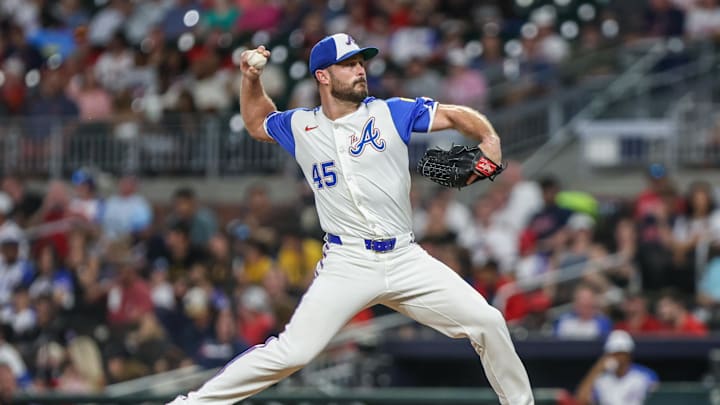 Sep 27, 2025; Cumberland, Georgia, USA; Atlanta Braves pitcher Tyler Kinley (45) pitches against the Pittsburgh Pirates during the eighth inning at Truist Park. Mandatory Credit: Jordan Godfree-Imagn Images Sep 27, 2025; Cumberland, Georgia, USA; Atlanta Braves pitcher Tyler Kinley (45) pitches against the Pittsburgh Pirates during the eighth inning at Truist Park. Mandatory Credit: Jordan Godfree-Imagn Images