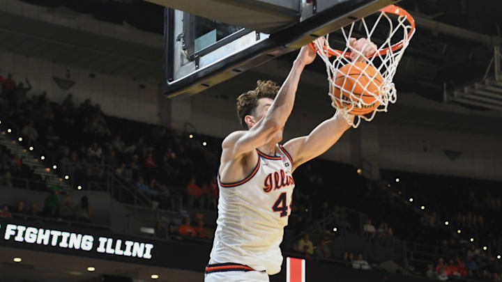 Illinois Fighting Illini center Zvonimir Ivisic (44) Illinois Fighting Illini center Zvonimir Ivisic (44)