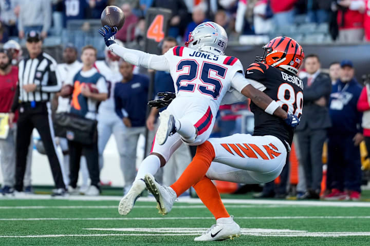 New England Patriots cornerback Marcus Jones (25) breaks up a pass to Cincinnati Bengals tight end Mike Gesicki (88) in the f New England Patriots cornerback Marcus Jones (25) breaks up a pass to Cincinnati Bengals tight end Mike Gesicki (88) in the f