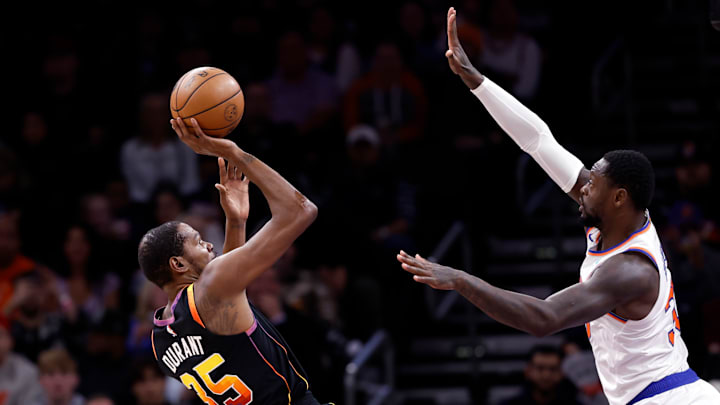 New York Knicks v Phoenix Suns