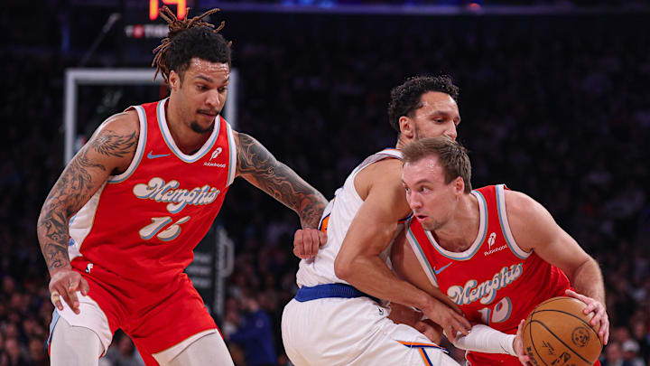 Jan 27, 2025; New York, New York, USA; Memphis Grizzlies guard Luke Kennard (10) is guarded by New York Knicks guard Landry Shamet (44) in front of forward Brandon Clarke (15) during the first half at Madison Square Garden. Mandatory Credit: Vincent Carchietta-Imagn Images Jan 27, 2025; New York, New York, USA; Memphis Grizzlies guard Luke Kennard (10) is guarded by New York Knicks guard Landry Shamet (44) in front of forward Brandon Clarke (15) during the first half at Madison Square Garden. Mandatory Credit: Vincent Carchietta-Imagn Images