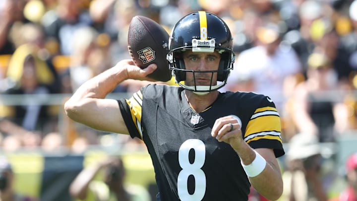 Pittsburgh Steelers quarterback Aaron Rodgers (8) passes against the Seattle Seahawks at Acrisure Stadium. 
