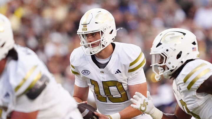 Aug 29, 2025; Boulder, Colorado, USA; Georgia Tech Yellow Jackets quarterback Haynes King (10) carries the ball for a touchdown in the second quarter against the Colorado Buffaloes at Folsom Field. Mandatory Credit: Ron Chenoy-Imagn Images