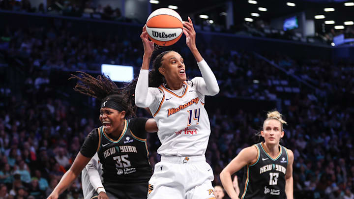 Sep 17, 2025; Brooklyn, New York, USA; Phoenix Mercury forward DeWanna Bonner (14) and New York Liberty center Jonquel Jones (35) during game two of round one for the 2025 WNBA Playoffs at Barclays Center. Mandatory Credit: Wendell Cruz-Imagn Images Sep 17, 2025; Brooklyn, New York, USA; Phoenix Mercury forward DeWanna Bonner (14) and New York Liberty center Jonquel Jones (35) during game two of round one for the 2025 WNBA Playoffs at Barclays Center. Mandatory Credit: Wendell Cruz-Imagn Images