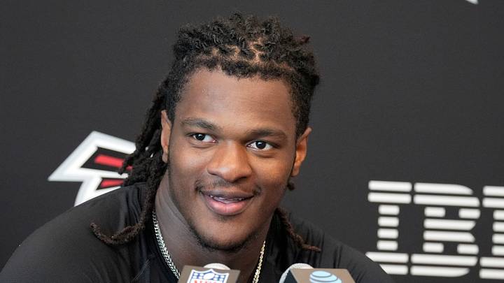 Atlanta Falcons linebacker Kendal Daniels 